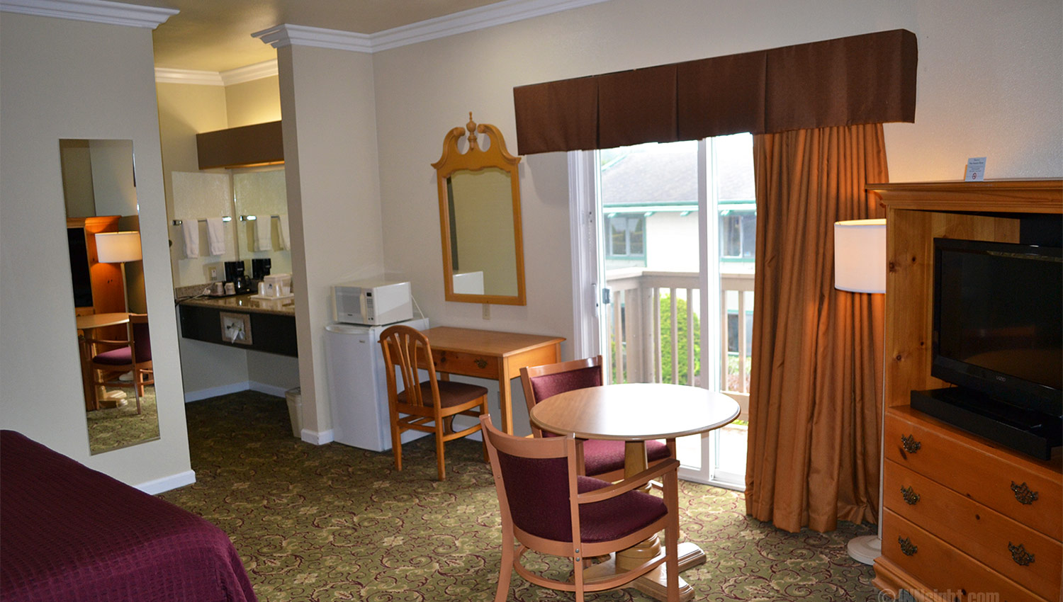 Relax in a spacious guest room at our Half Moon Bay hotel
