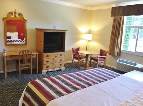 1 KING BED  NON - NON SMOKING