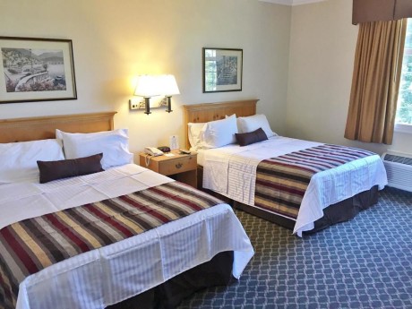Welcome To The Miramar Inn - 2 Queen Beds